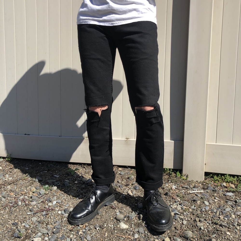 PACSUN BLACK RIPPED SKINNYS